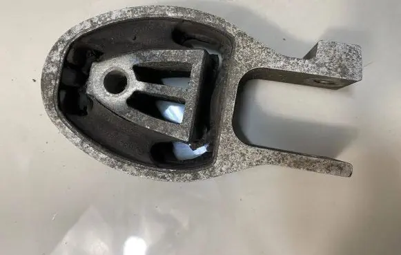 Ford Mondeo MK IV Engine mount bracket 6G91-6P082-BD
