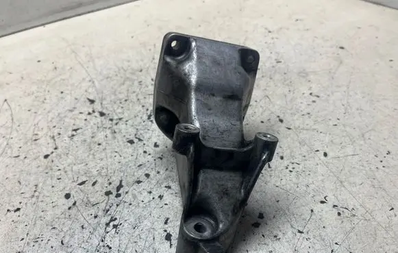 Mercedes-Benz E W211 Engine mounting bracket A6112230704