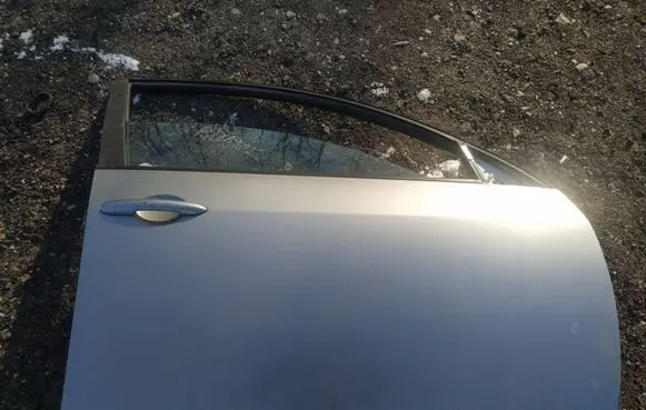 Nissan Primera Front door pilkos