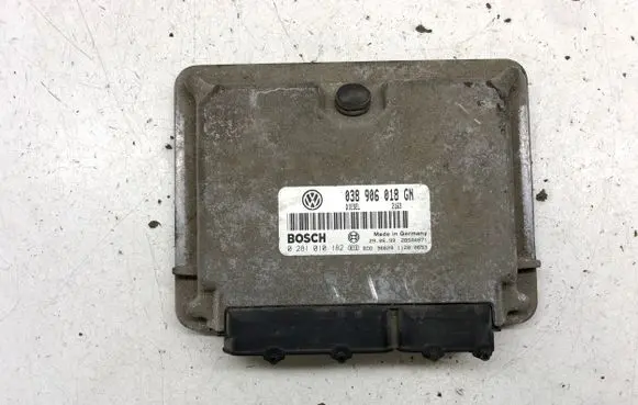 Skoda Octavia Mk1 (1U) Engine control unit/module 038906018GN 0281010182