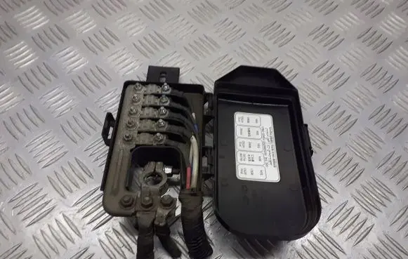 Hyundai Accent Fuse box cover 91940-1G500