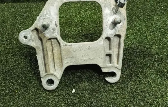Opel Vivaro Gear shift cable bracket 112228161R