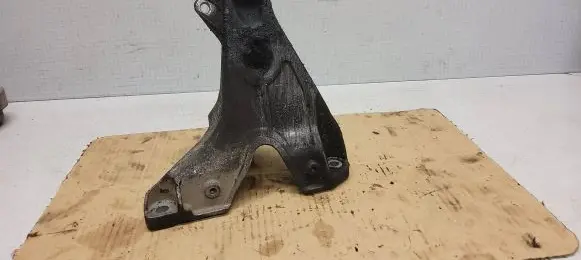 Audi A4 S4 B6 8E 8H Engine mounting bracket 8E0199308D