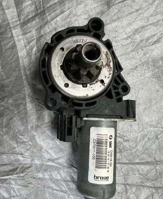 Volvo S60 Seat adjustment motor C37011102 D391603