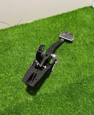 BMW M2 G87 Brake pedal 6891118