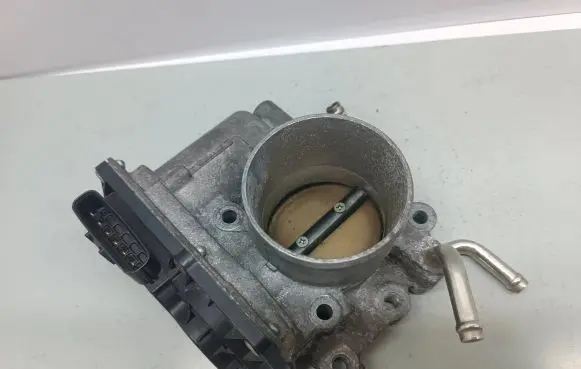 Toyota Avensis T250 Throttle valve 2203028050 4J16 01971
