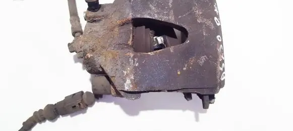 Volkswagen Golf VI Front brake caliper