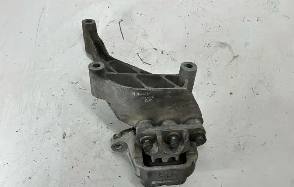 Buick Encore I Engine mount bracket 95418204