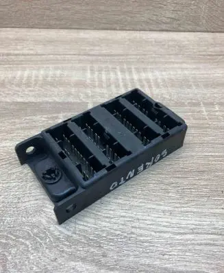 KIA Sorento Fuse module 913103E810