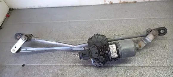 Mazda 3 I Front wiper linkage 