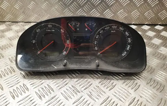 Skoda Superb B5 (3U) Speedometer (instrument cluster) 3U0920840A