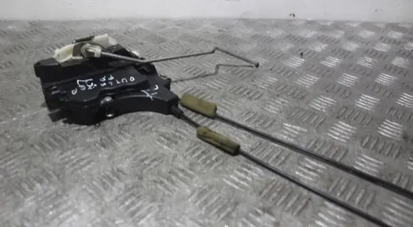 Mitsubishi Outlander Front door lock