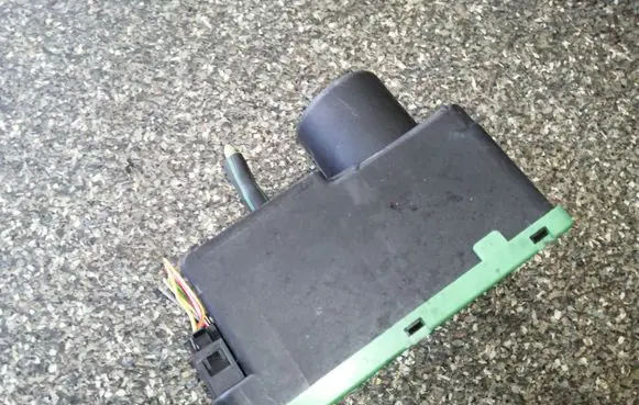 Volkswagen PASSAT B4 Central locking vacuum pump 3A0962257