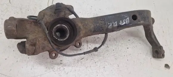 Volkswagen PASSAT B5.5 Front wheel hub 8D0407258