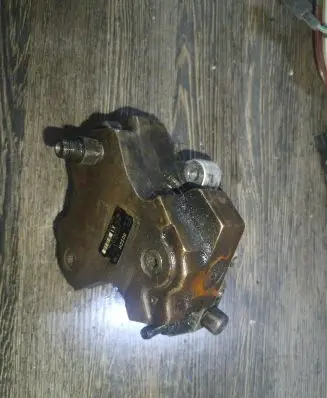 BMW 5 E60 E61 Fuel injection high pressure pump 7788670 877225 0445010045