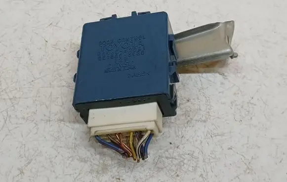 Toyota Yaris Door control unit/module 8598052051