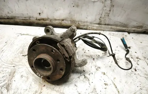 BMW 5 E60 E61 Rear wheel hub