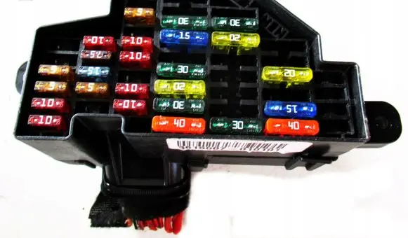 Audi A3 S3 A3 Sportback 8P Relay mounting block 