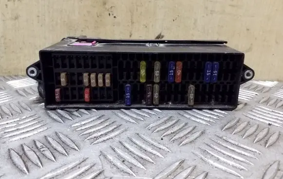 Volkswagen Caddy Fuse module 1T1937615B
