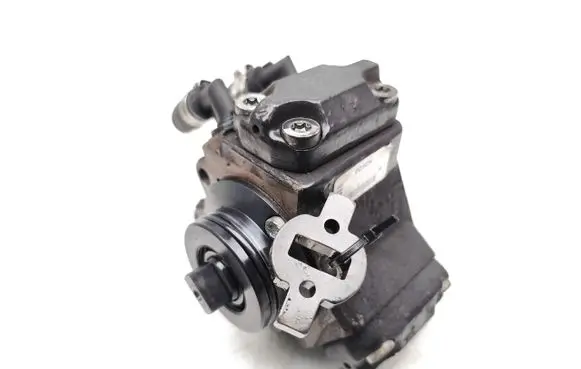 Opel Combo C Fuel injection high pressure pump 55185549 0445010092