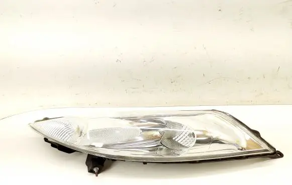 Nissan Juke I F15 Headlight/headlamp