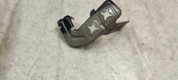 Fender mounting bracket