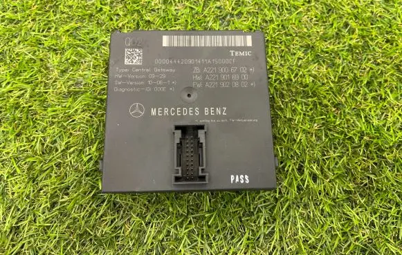 Mercedes-Benz S W221 Gateway control module A2219006702 A2219020802 A2219016900