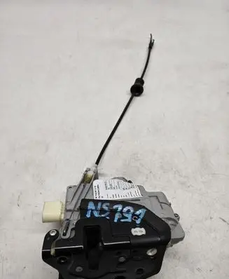 Volkswagen Tiguan Front door lock 3C1837016A