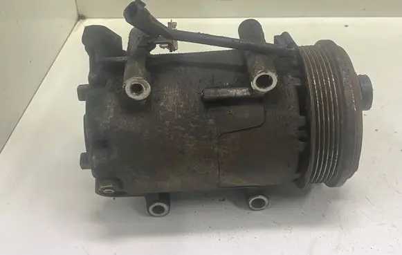 Volvo V50 Air conditioning (A/C) compressor (pump)