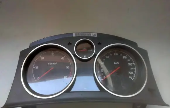 Opel Zafira B Speedometer (instrument cluster) 13230576 SW4405