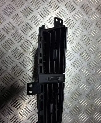 Toyota Yaris Dashboard side air vent grill/cover trim GE017485