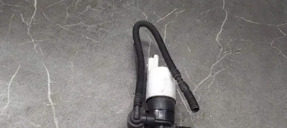 Renault Megane II Windscreen/windshield washer pump 8200067015