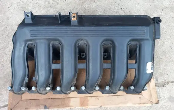 BMW 5 E39 Intake manifold 7789247 7789329 7789287