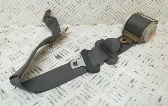 Mazda B2500 Rear seatbelt T86145T