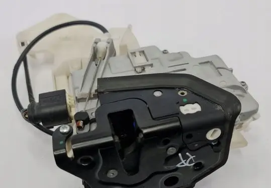 Porsche Cayenne (92A) Front door lock 8J1837016A
