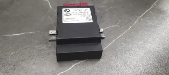 BMW 5 E60 E61 Fuel pump relay 16147180427