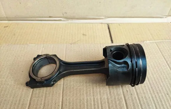 Ford Transit Piston with connecting rod H268X 1S7Q6200AB RF1S7Q6200AB