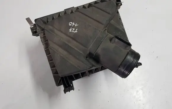 Toyota Avensis T270 Air filter box 