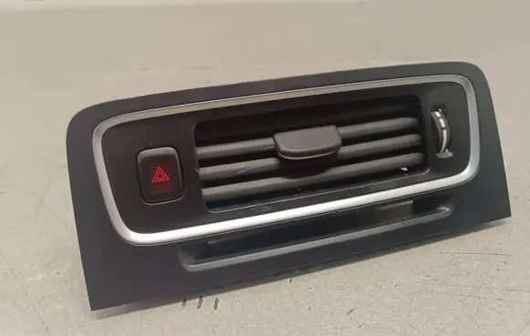 Volvo V60 Dash center air vent grill 7430300 4090315