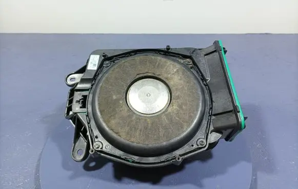 Audi A4 S4 B7 8E 8H Subwoofer speaker 6800953