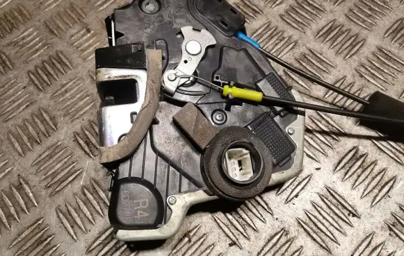 Lexus IS 220D-250-350 Front door lock