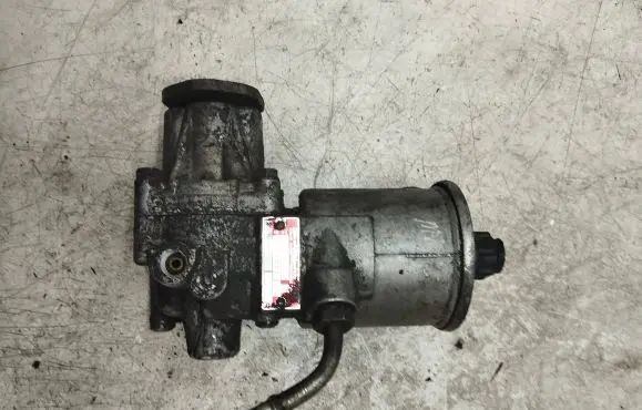 Mercedes-Benz E W124 Power steering pump 7682900108 0800684 1244600280