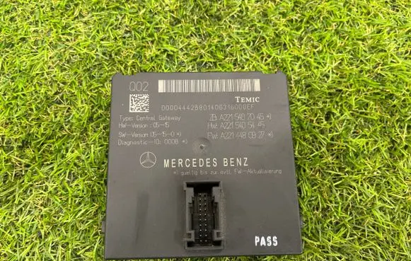 Mercedes-Benz S W221 Gateway control module A2215407045 A2215405445 A2214480927