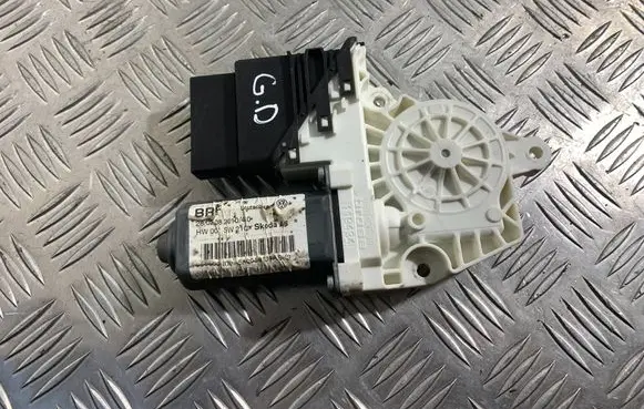 Skoda Octavia Mk2 (1Z) Rear door window regulator motor 5K0959794