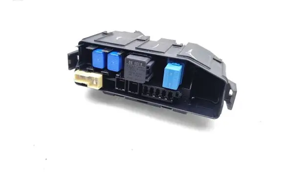 Nissan Qashqai Fuse module 243824BE0B