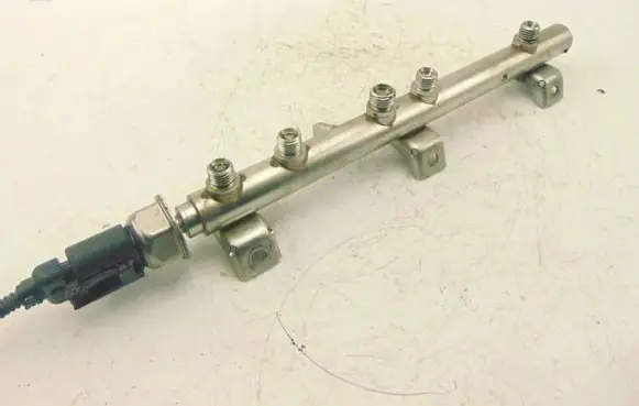 BMW M5 Fuel injector supply line/pipe 
