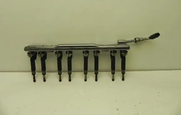 Nissan Juke I F15 Fuel distributor 11012701364 VD8430