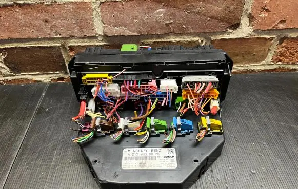 Mercedes-Benz C AMG W204 Power management control unit A2129008825 A2129020609 A2129014307