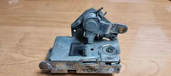 Iveco Daily 35 - 40.10 Sliding door lock 500329771