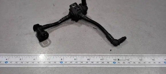 Volkswagen PASSAT B6 Vacuum line/pipe/hose 06F133529C